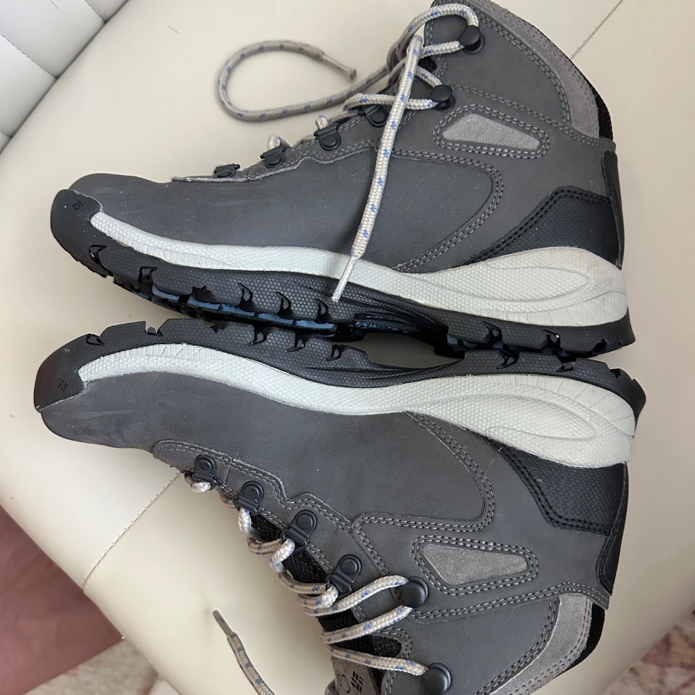 Columbia Women's Hiking Boots 9 - Picture 5 of 10